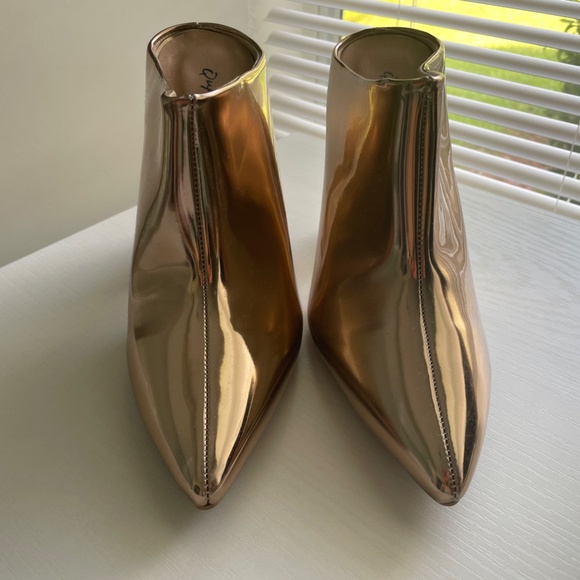 Qupid Women’s Pointy Toe Chunky Block Heel Mule Bootie in Rose Gold Size 9 - Picture 3 of 5